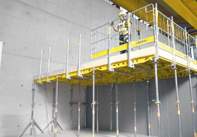 Railings from the Doka edge protection system XP