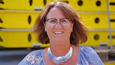 person i kontorsmiljö