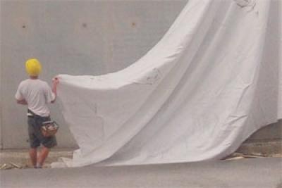 Schutz von Sichtbeton mit einer Folie