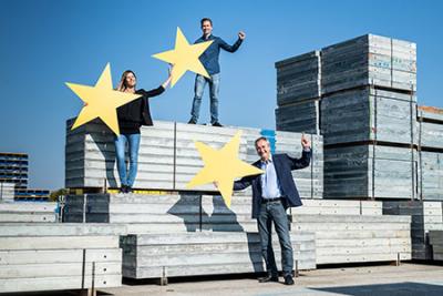 Mitarbeiter von Form-on mit gebrauchter Schalung