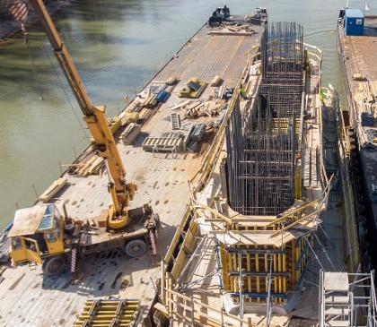 KOMÁROM-RÉVKOMÁROM közúti határhíd 2.pilon