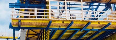 Cantilever forming traveller